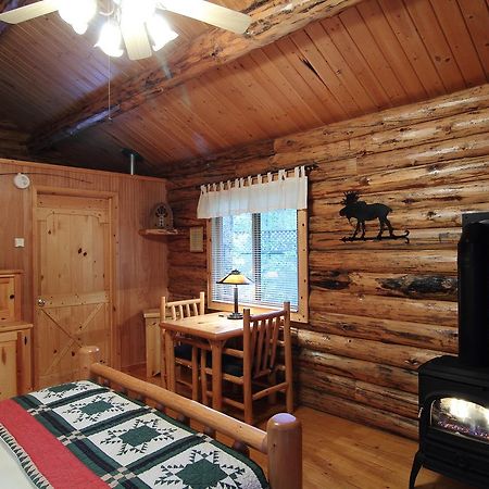 Coram Silverwolf Log Chalets מראה חיצוני תמונה