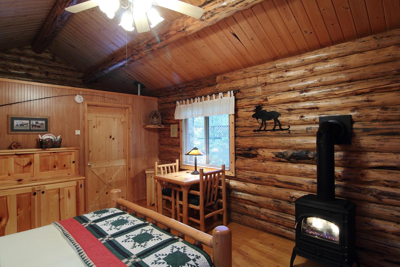 Coram Silverwolf Log Chalets מראה חיצוני תמונה